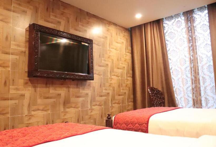 فندق Hyders Park  The Luxury