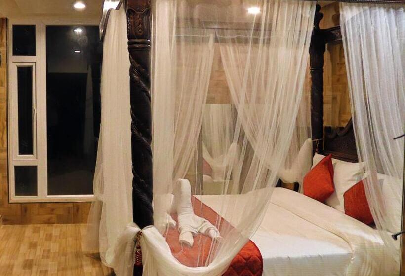 فندق Hyders Park  The Luxury