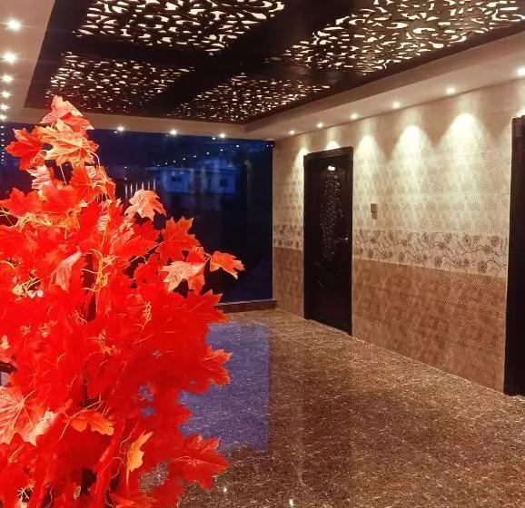 Hotelli Hyders Park  The Luxury