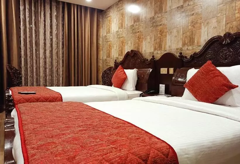 Hotelli Hyders Park  The Luxury