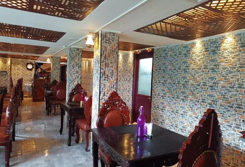 Hotelli Hyders Park  The Luxury