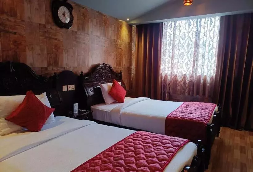 Hotelli Hyders Park  The Luxury