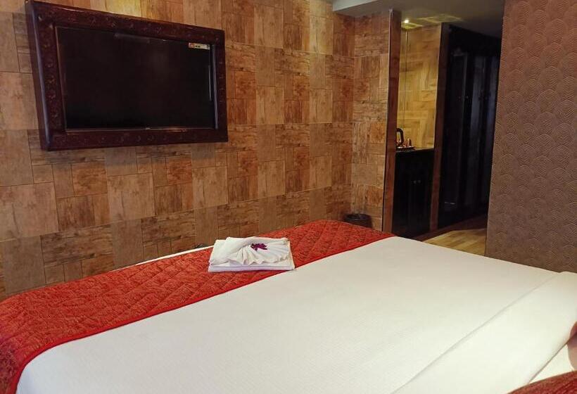 فندق Hyders Park  The Luxury