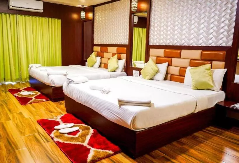 ホテル Khushi Riverside Resort & Spa