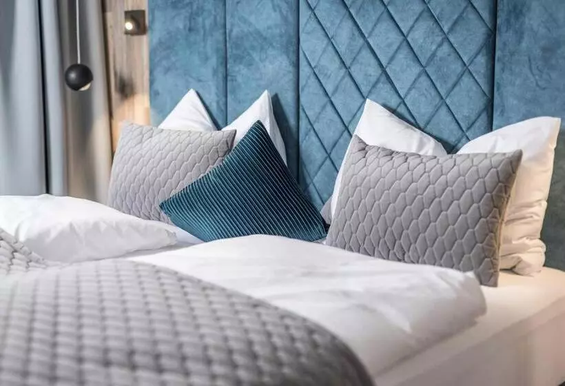 Perfect Lodgings Panorama