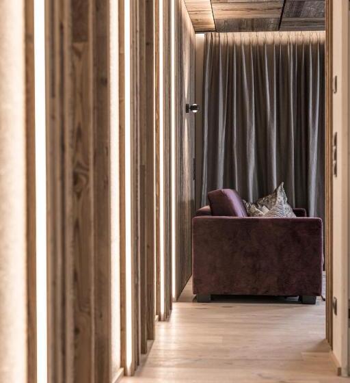 Perfect Lodgings Panorama