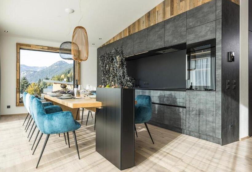 Perfect Lodgings Panorama