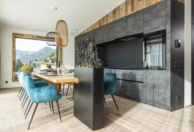 Perfect Lodgings Panorama