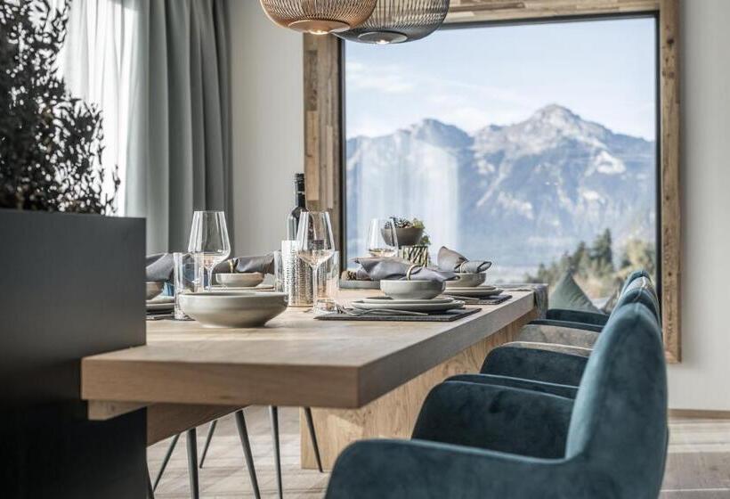 Perfect Lodgings Panorama