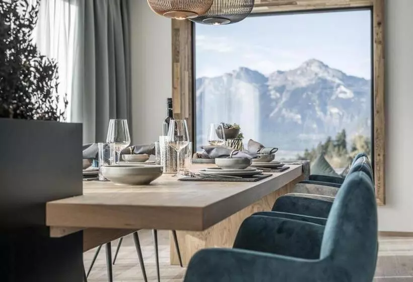 Perfect Lodgings Panorama