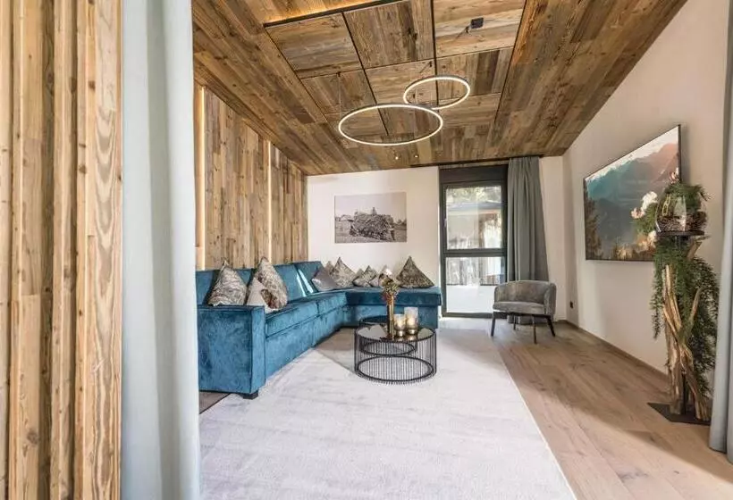 Perfect Lodgings Panorama