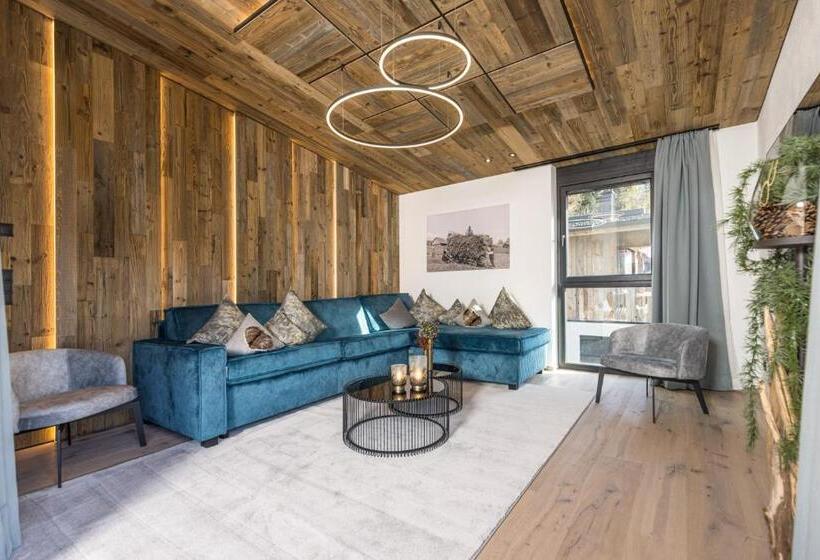 Perfect Lodgings Panorama