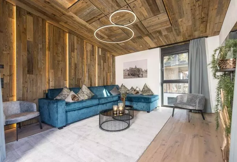 Perfect Lodgings Panorama