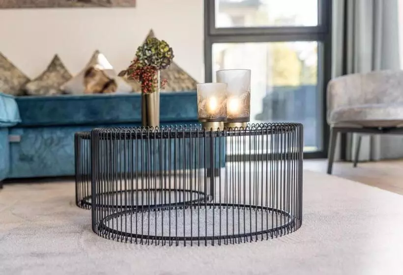 Perfect Lodgings Panorama