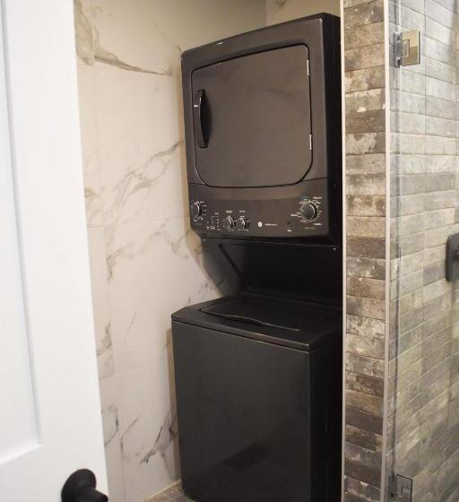 Colonial Hotel & Suites