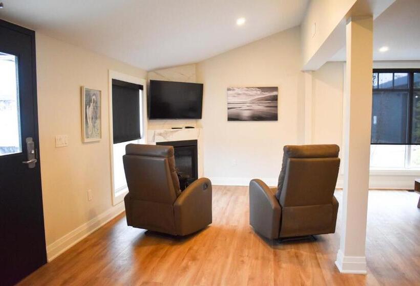 Colonial Hotel & Suites