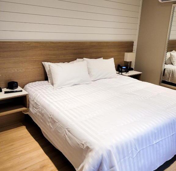 Colonial Hotel & Suites