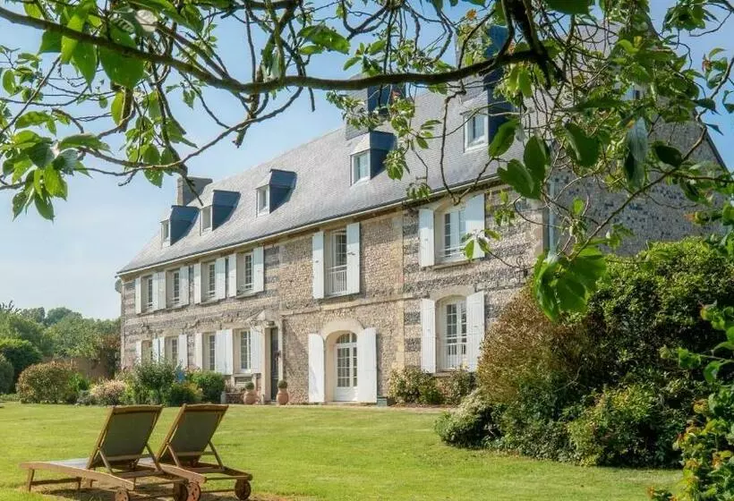 Aamiaismajoitus (B&B) Le Manoir Des Falaises Chambres D Hôtes