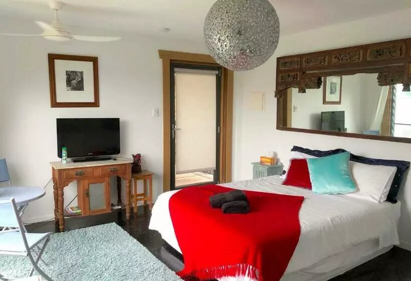 ペンション The Golden Retreat Pool House