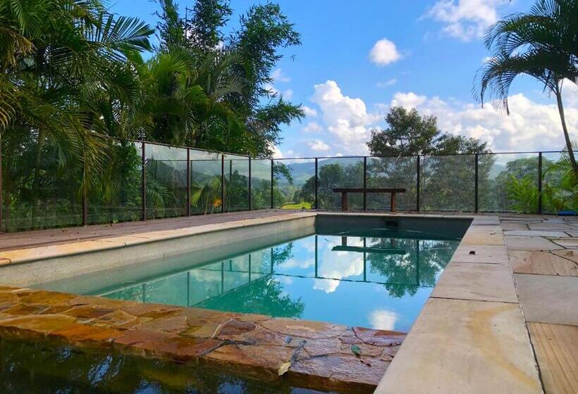 펜션 The Golden Retreat Pool House