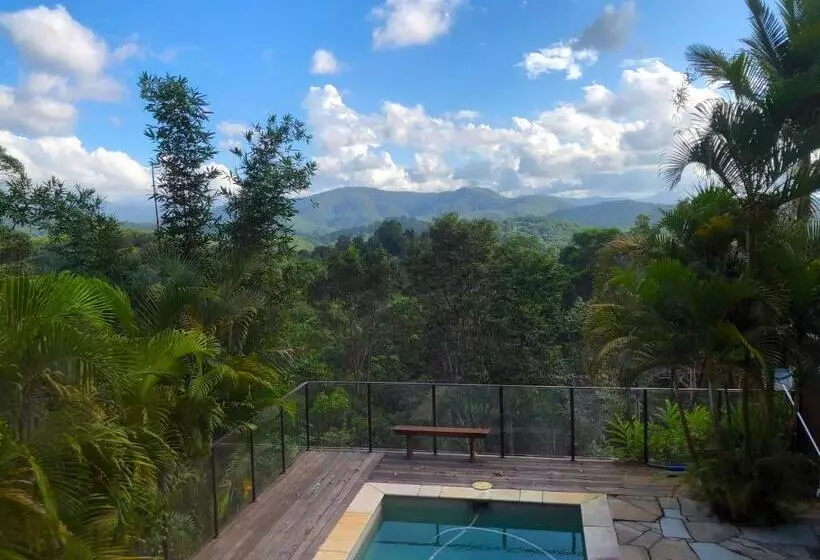 ペンション The Golden Retreat Pool House