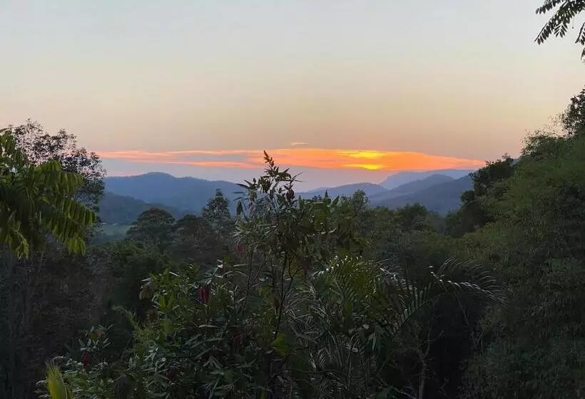 ペンション The Golden Retreat Pool House