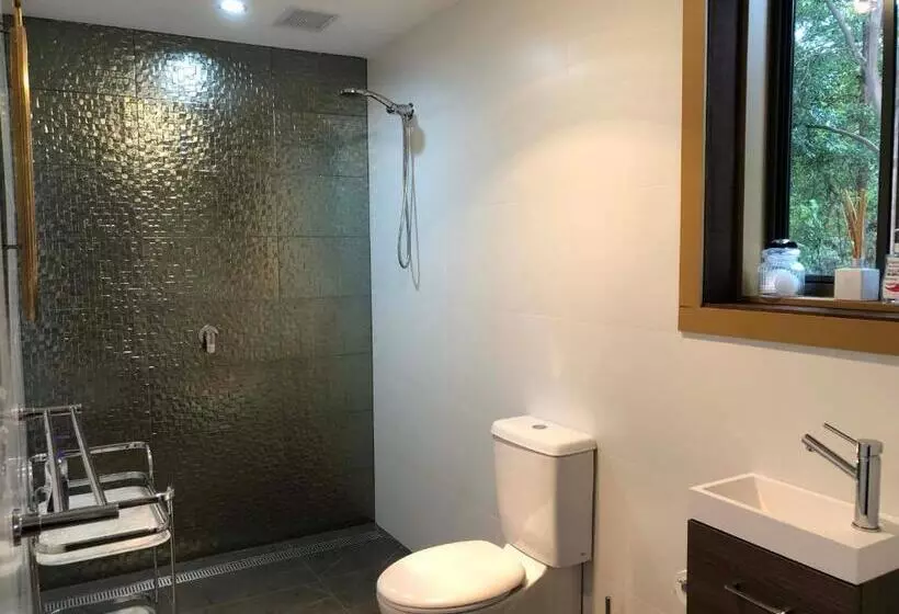 ペンション The Golden Retreat Pool House