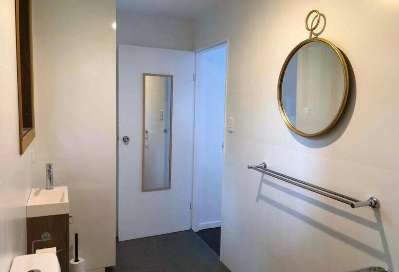 펜션 The Golden Retreat Pool House