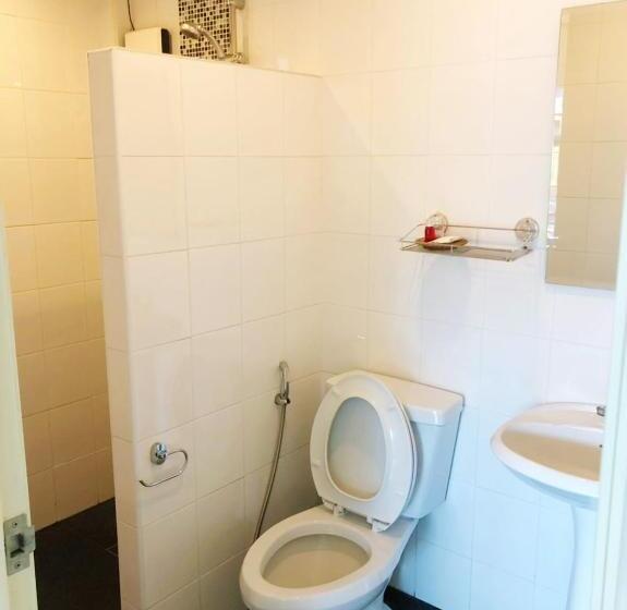 هاستل Kamala Seafood