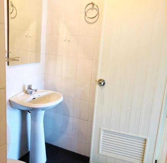 هاستل Kamala Seafood