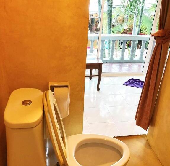 هاستل Kamala Seafood