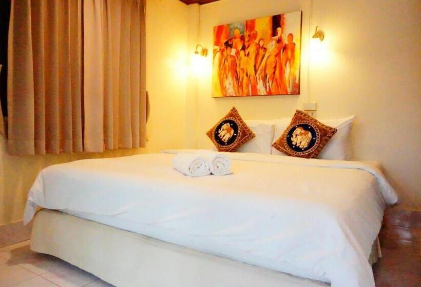 هاستل Kamala Seafood