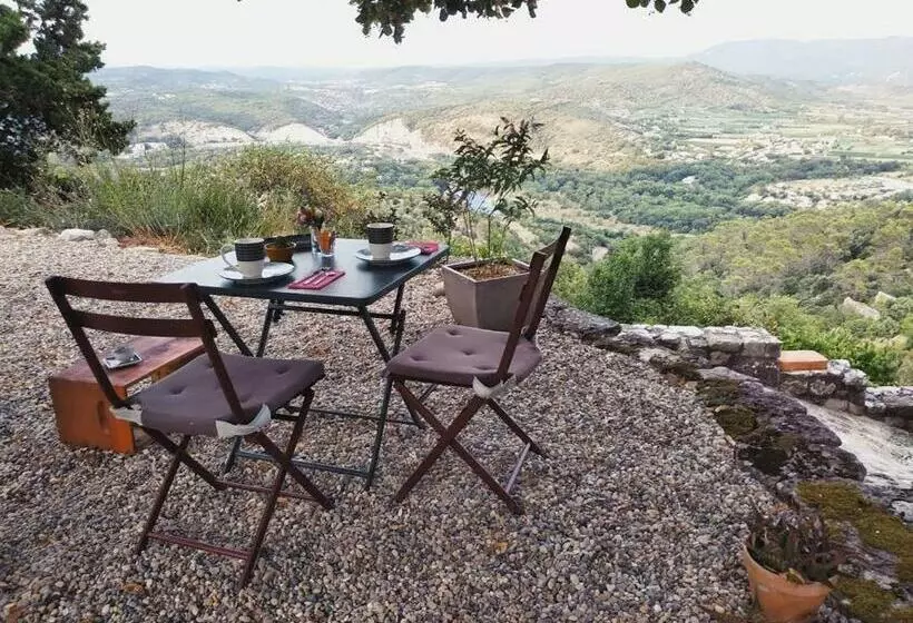 Aamiaismajoitus (B&B) Le Rocher De Sampzon