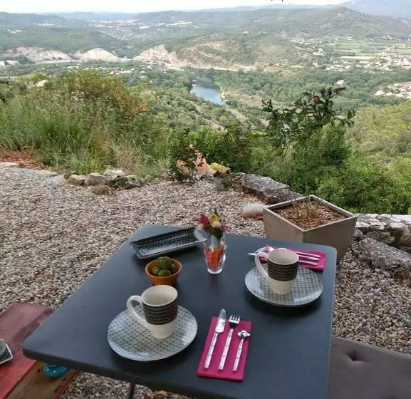 Aamiaismajoitus (B&B) Le Rocher De Sampzon