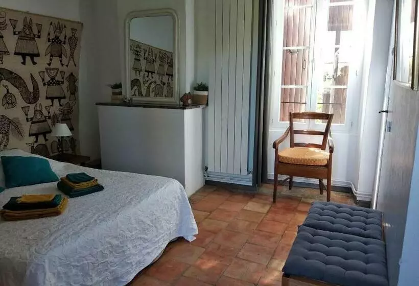 Aamiaismajoitus (B&B) Le Rocher De Sampzon