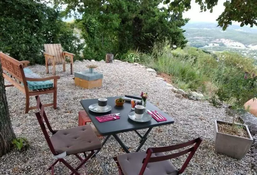 Aamiaismajoitus (B&B) Le Rocher De Sampzon