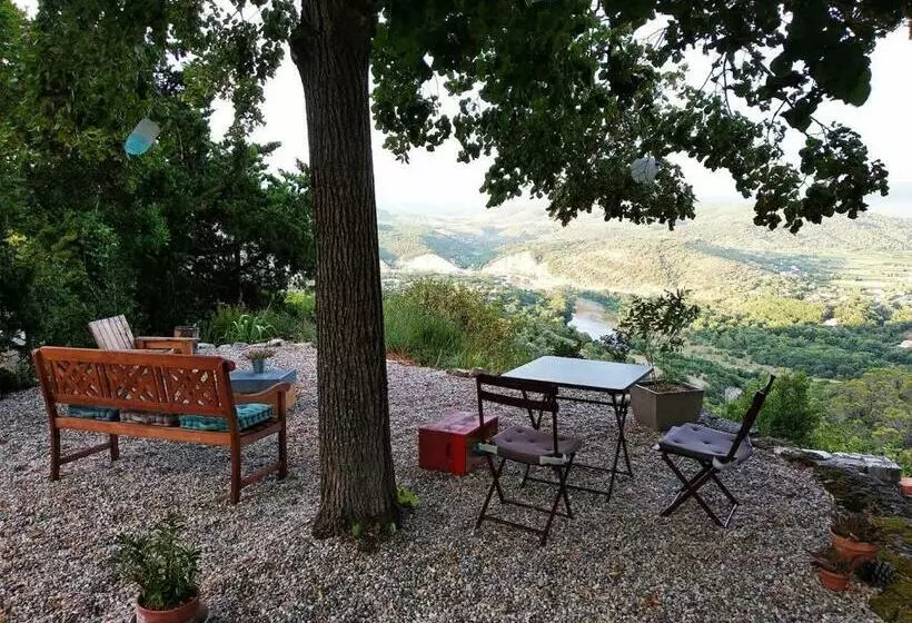 Aamiaismajoitus (B&B) Le Rocher De Sampzon