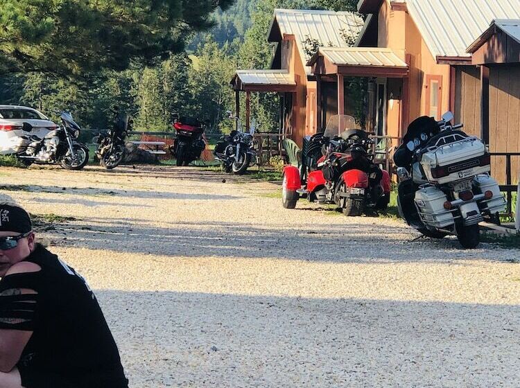 모텔 Black Hills Cabins At Quail S Crossing