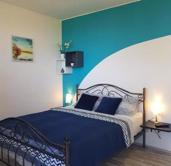 پانسیون Apartment And Rooms Parus