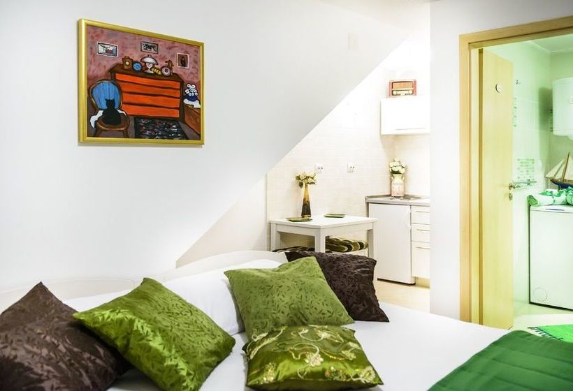 בית מלון כפרי Apartments Plaza