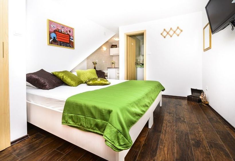 בית מלון כפרי Apartments Plaza