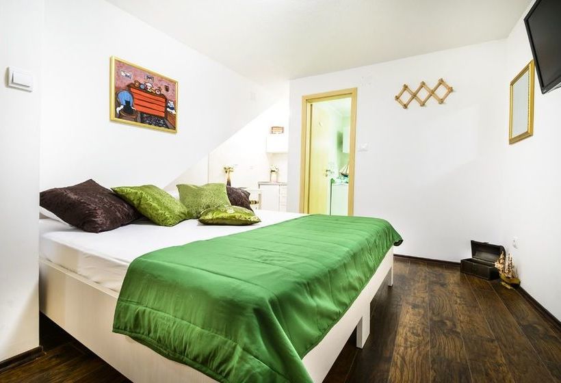 בית מלון כפרי Apartments Plaza