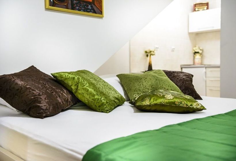 בית מלון כפרי Apartments Plaza