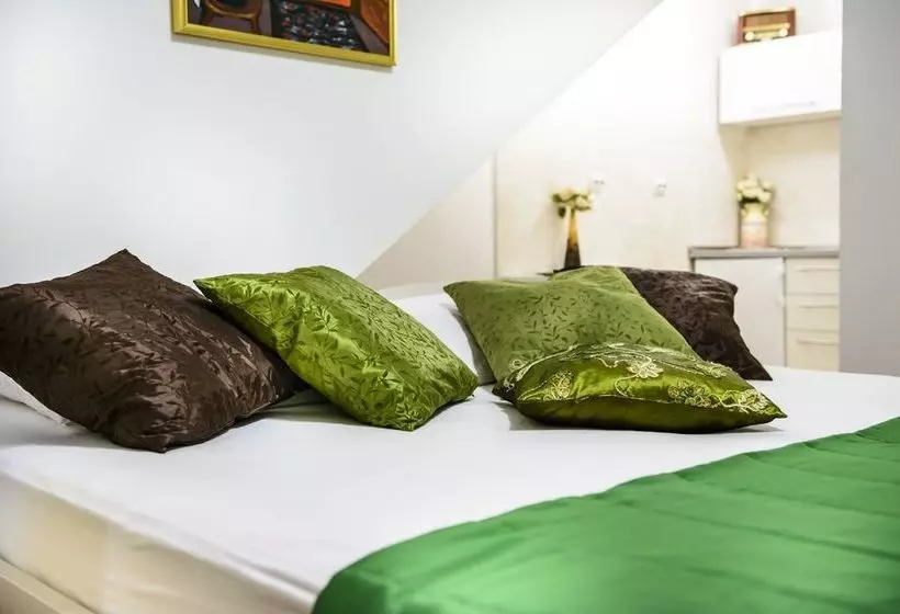 Отель Apartments Plaza