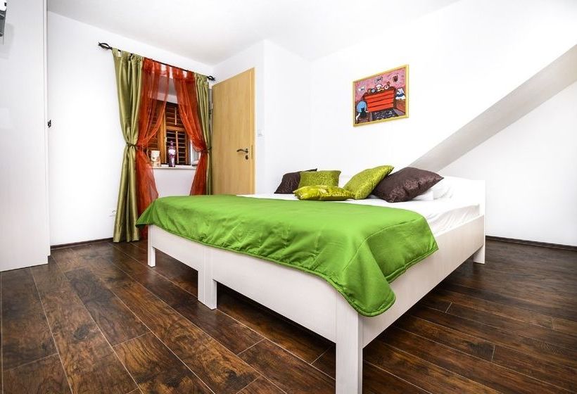 בית מלון כפרי Apartments Plaza