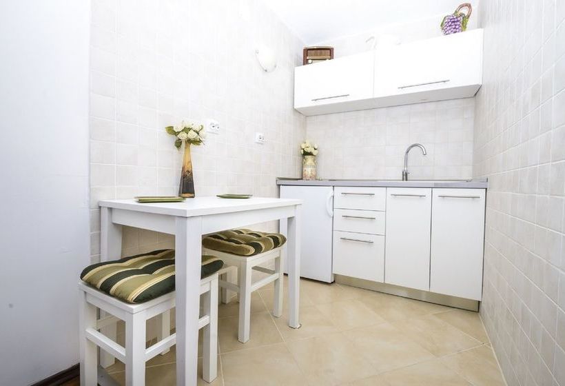 בית מלון כפרי Apartments Plaza