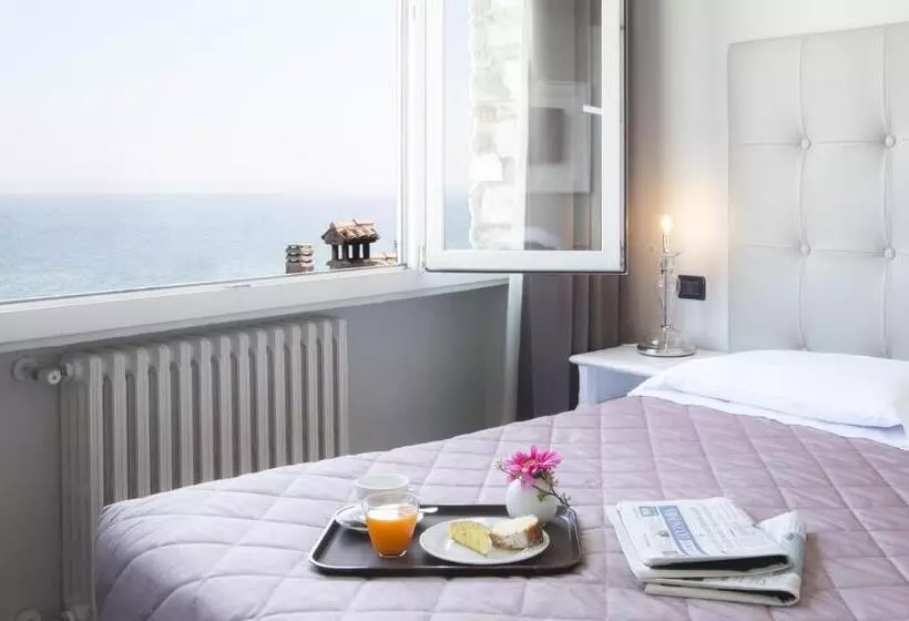 בית מלון כפרי Degli Oleandri