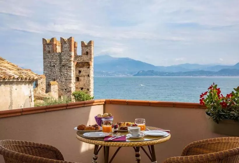 בית מלון כפרי Degli Oleandri