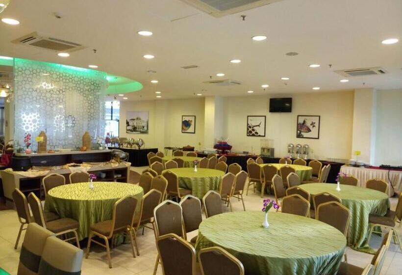 Отель The Grand Puteri