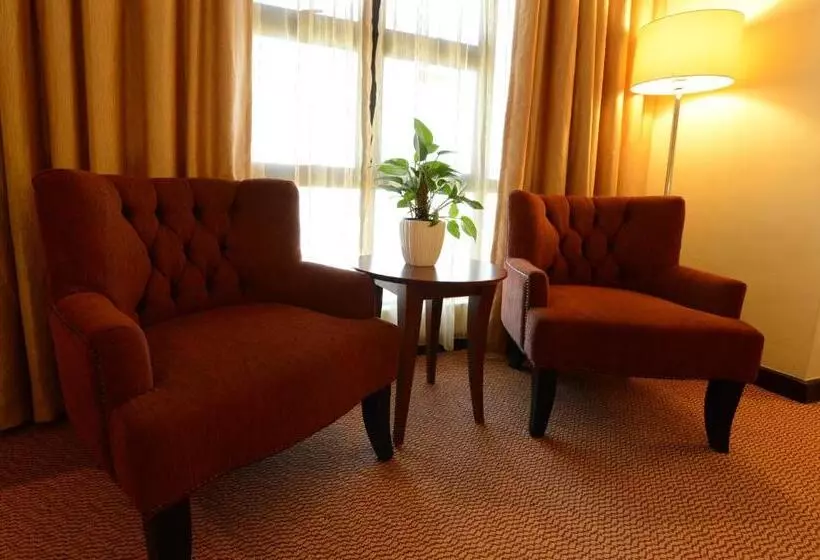 ホテル The Grand Puteri